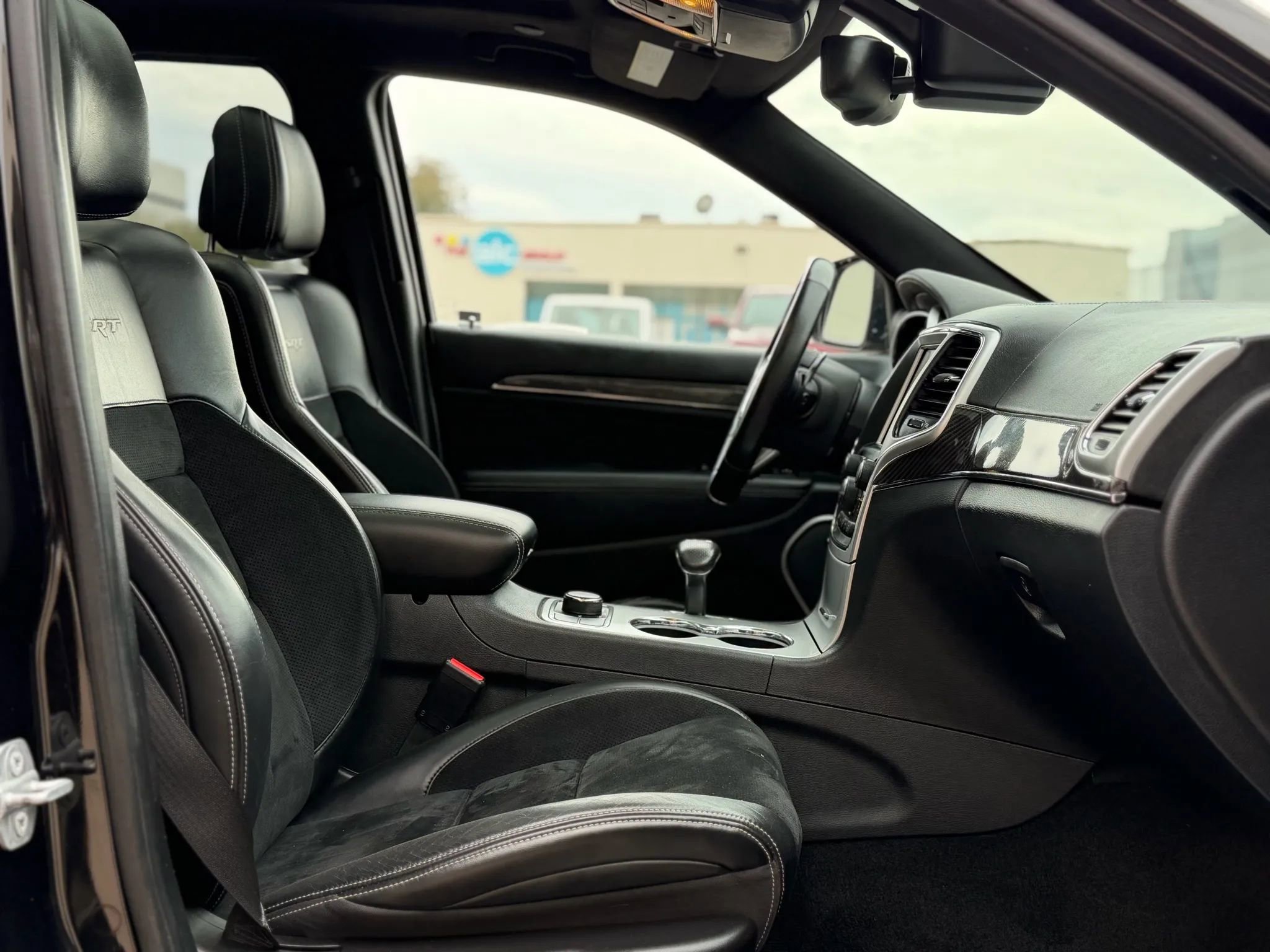 Used 2015 Jeep Grand Cherokee SRT w/ Luxury Group II image 18