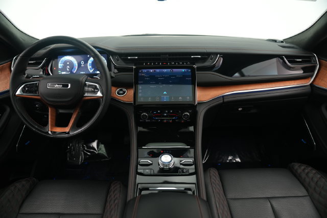 Used 2023 Jeep Grand Cherokee Summit AWD/4WD image 35