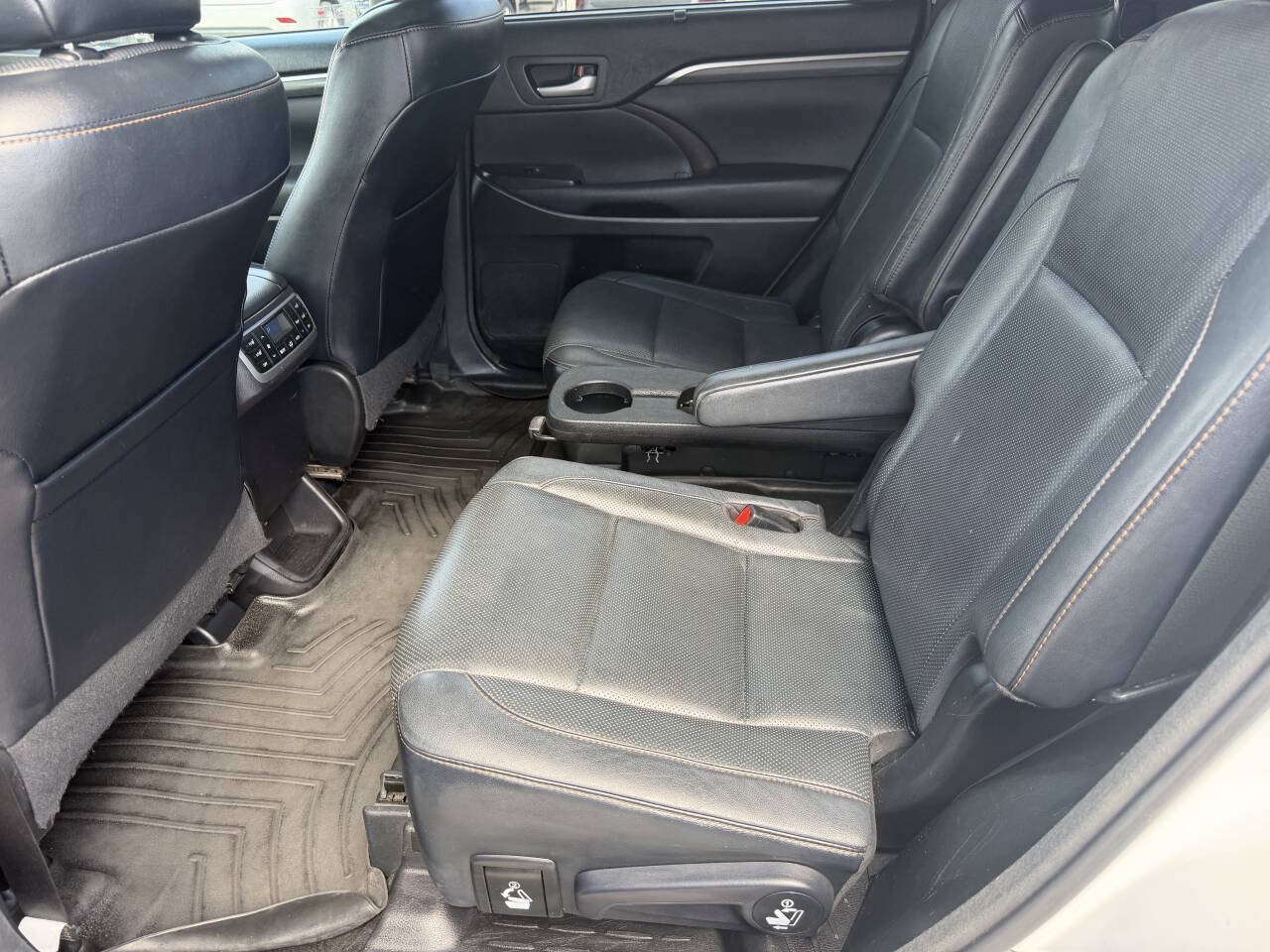 Used 2017 Toyota Highlander Limited Platinum FWD image 16