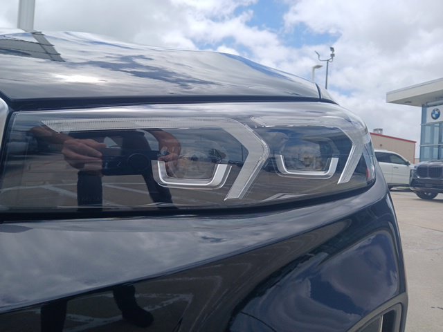 New 2026 BMW 330i Sedan w/ Premium Package RWD image 4