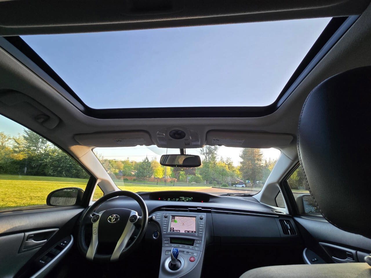 Used 2012 Toyota Prius Four w/ Deluxe Solar Roof Pkg FWD image 19