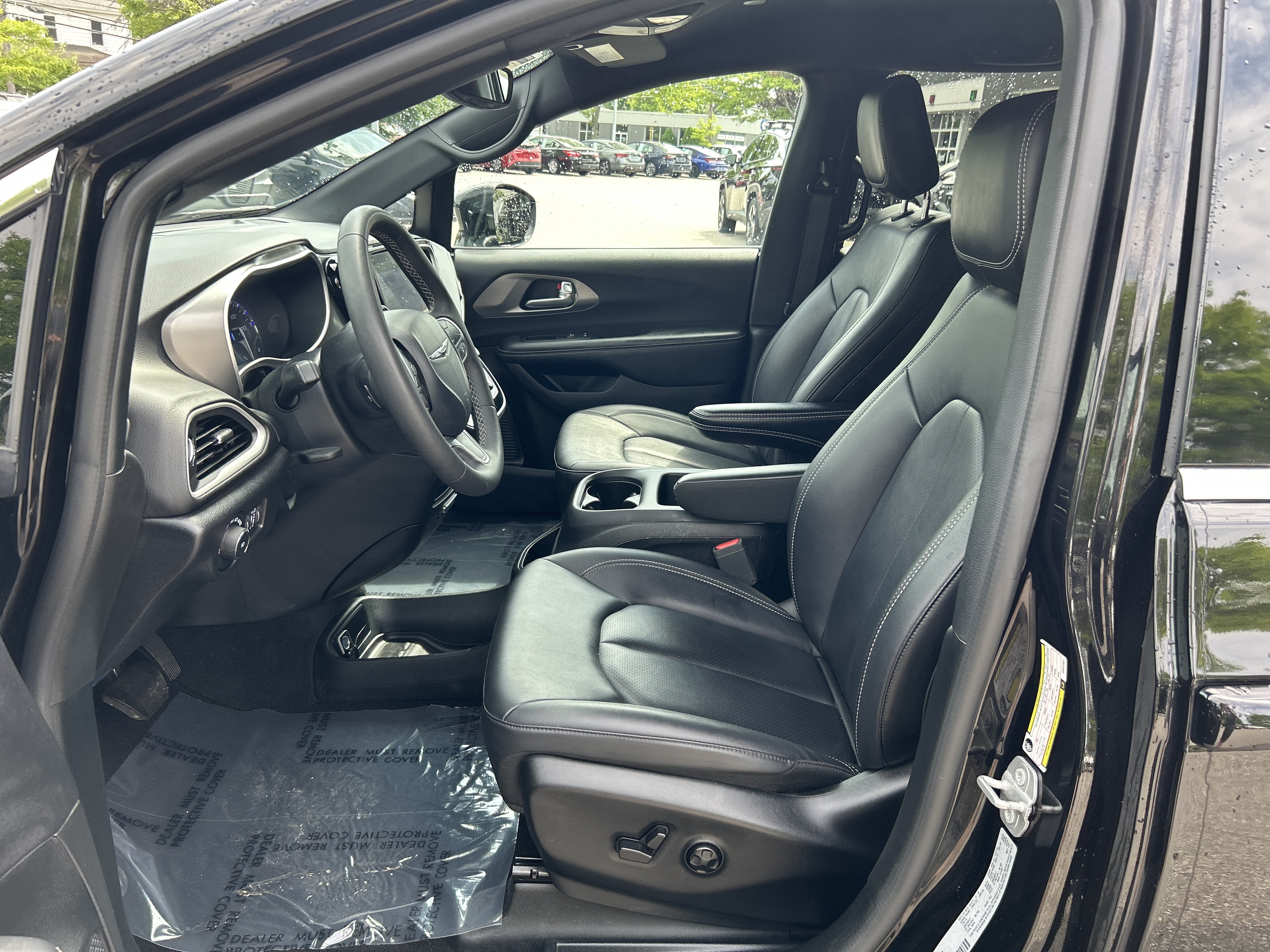 Used 2025 Chrysler Pacifica Select FWD image 18