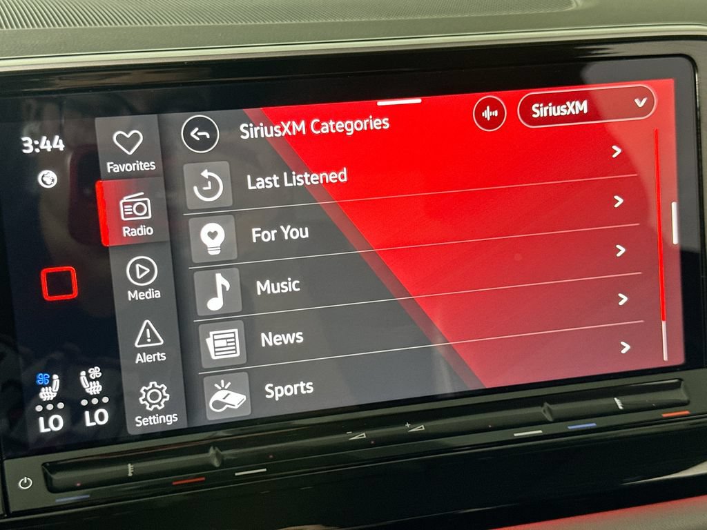 Used 2025 Volkswagen Atlas Peak Edition SE AWD/4WD image 30