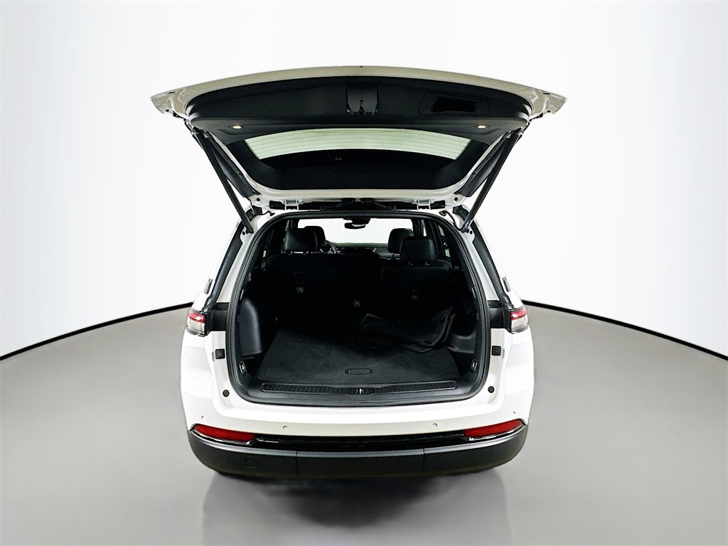 Used 2022 Jeep Grand Cherokee Altitude image 28