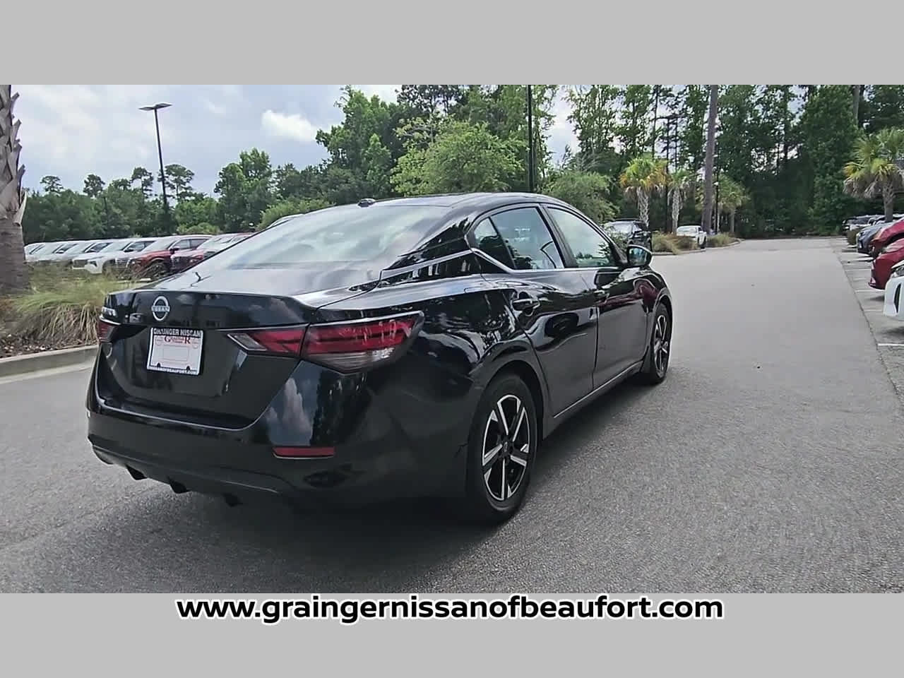 Used 2025 Nissan Sentra SV FWD image 31