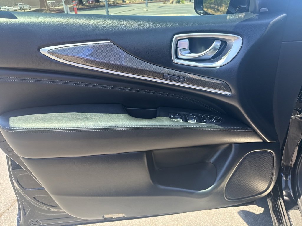 Used 2019 INFINITI QX60 Luxe w/ Essential Package image 12