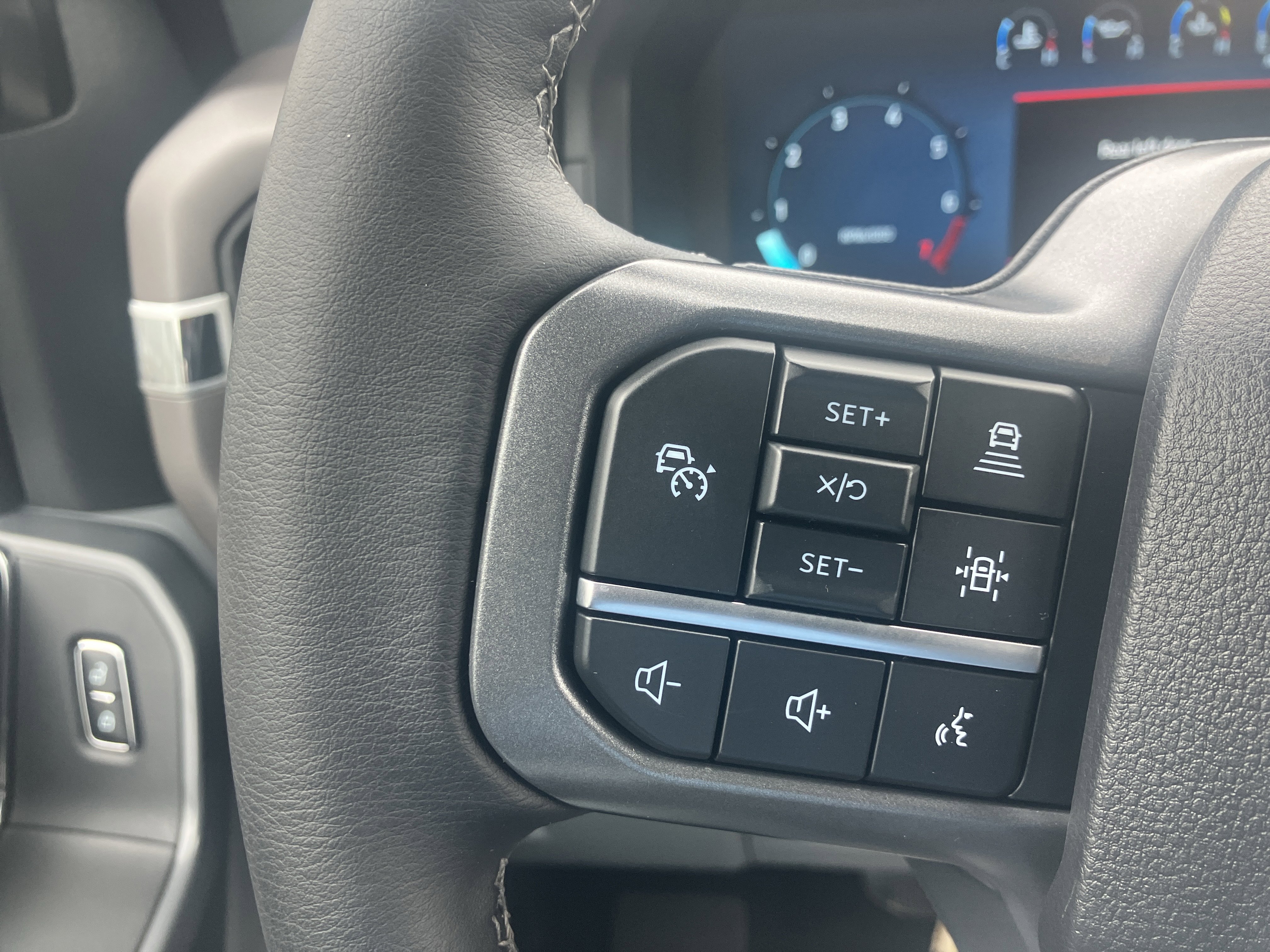 Used 2024 Ford F150 XLT w/ Equipment Group 302A MID image 25