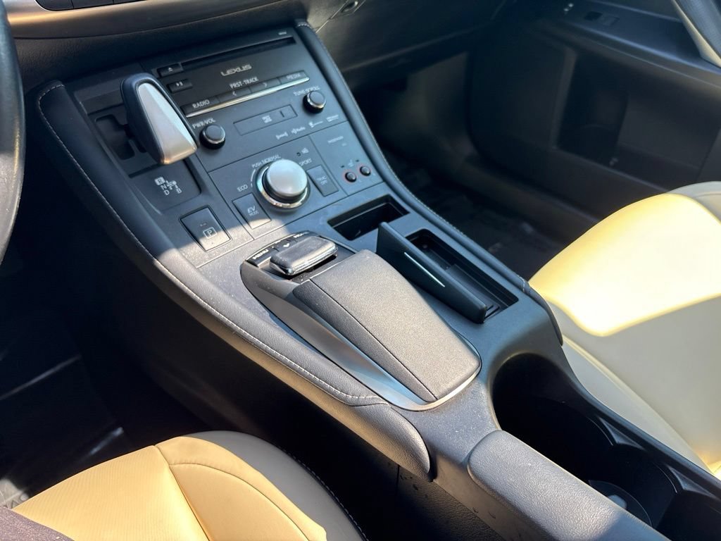 Used 2015 Lexus CT 200h w/ Navigation Package FWD image 22