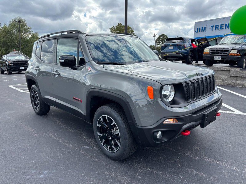 Used 2023 Jeep Renegade Trailhawk image 2