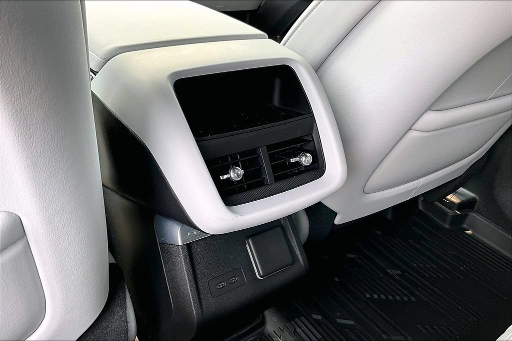 Used 2024 Cadillac Lyriq Luxury w/ LPO, Floor Liner Package AWD/4WD image 24