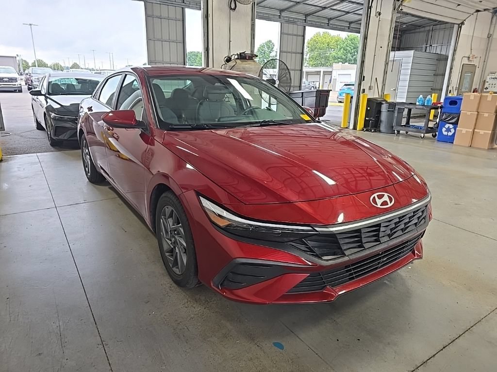 Used 2024 Hyundai Elantra SEL FWD image 1