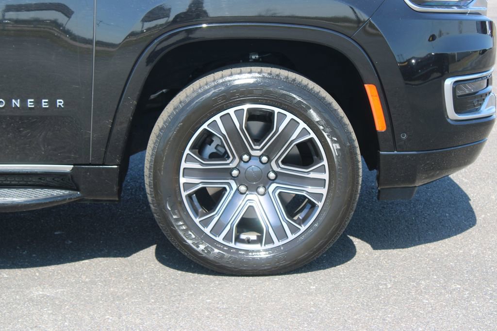 Used 2024 Jeep Wagoneer Series II w/ Flexible Seating Group image 12