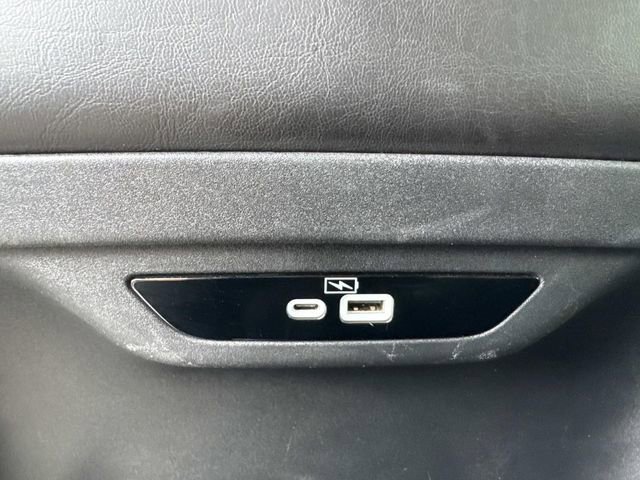 Used 2023 Chrysler Pacifica Touring-L FWD image 18