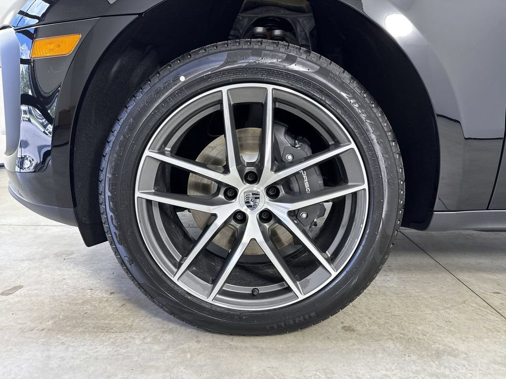 New 2026 Porsche Macan AWD/4WD image 13