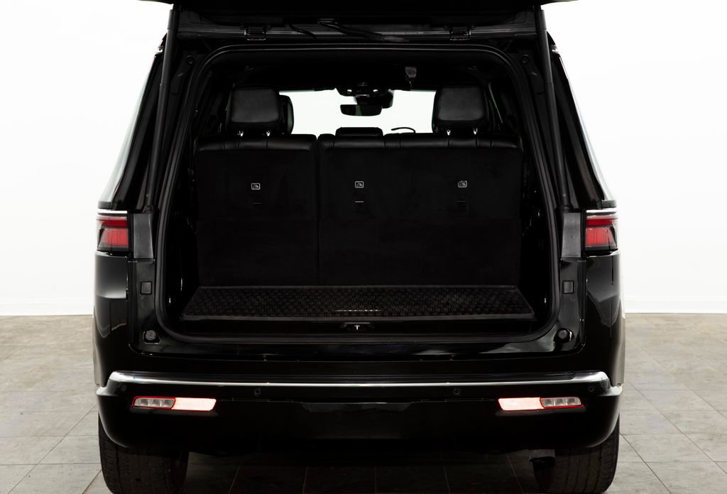 Used 2024 Jeep Wagoneer Series III AWD/4WD image 18