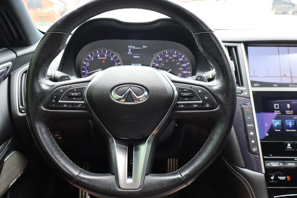Used 2017 INFINITI Q60 Red Sport 400 AWD/4WD image 7