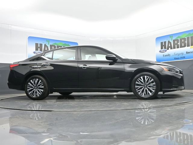 Used 2025 Nissan Altima 2.5 SV FWD image 21