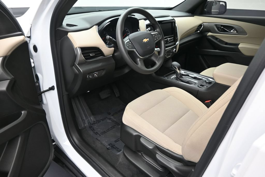 Used 2023 Chevrolet Traverse LS FWD image 11