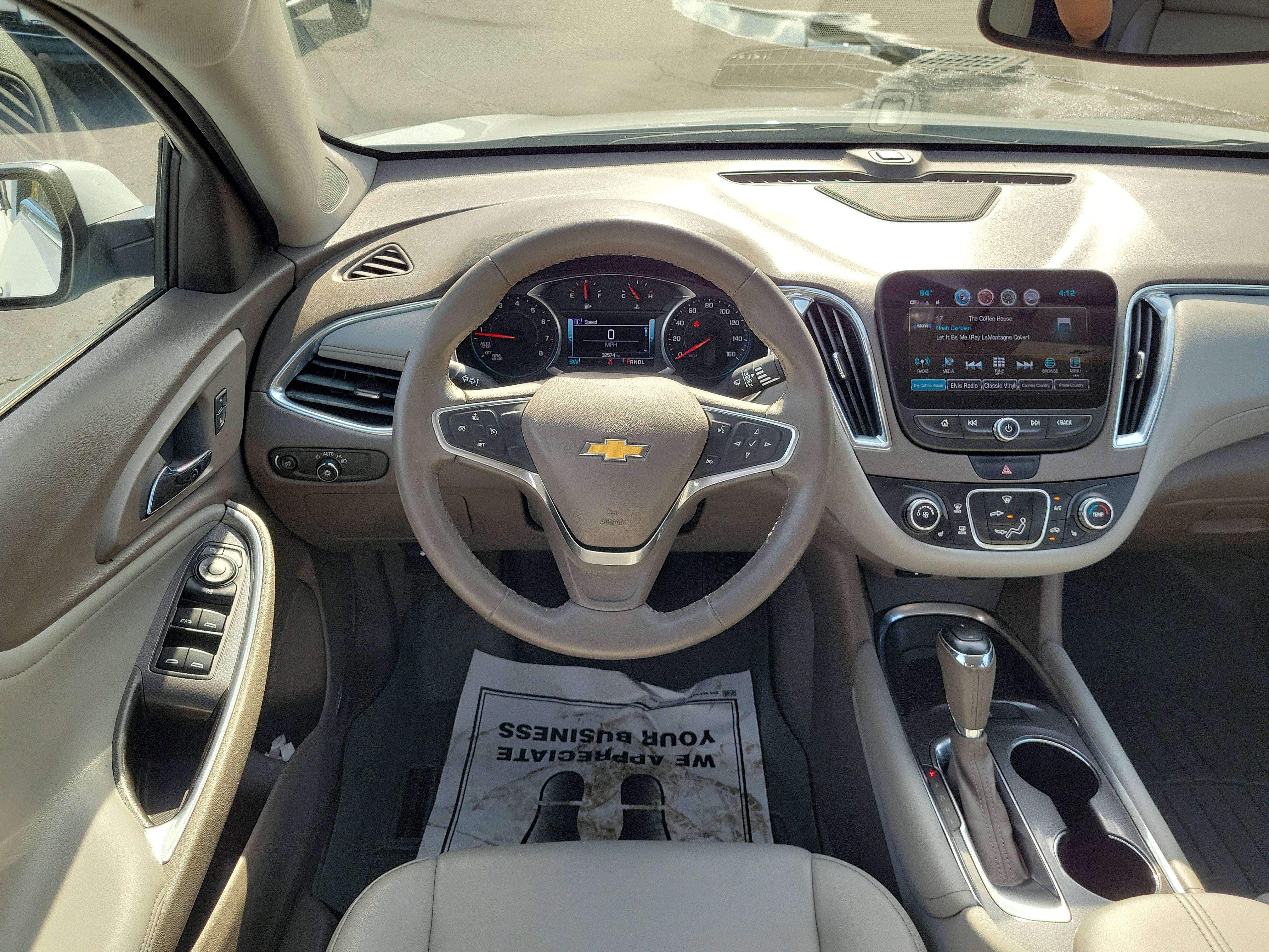 Used 2018 Chevrolet Malibu LT w/ Leather Package FWD image 9