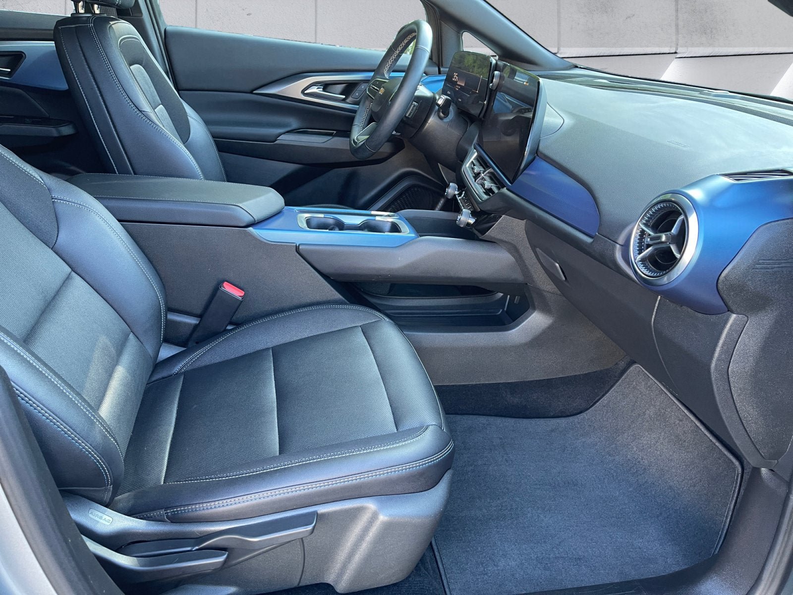 Used 2024 Chevrolet Equinox EV LT AWD/4WD image 16
