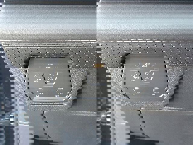 New 2026 Volkswagen Atlas SE image 28