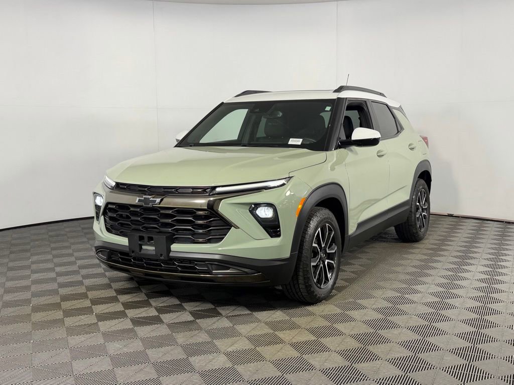 Used 2024 Chevrolet TrailBlazer ACTIV w/ Convenience Package FWD image 3