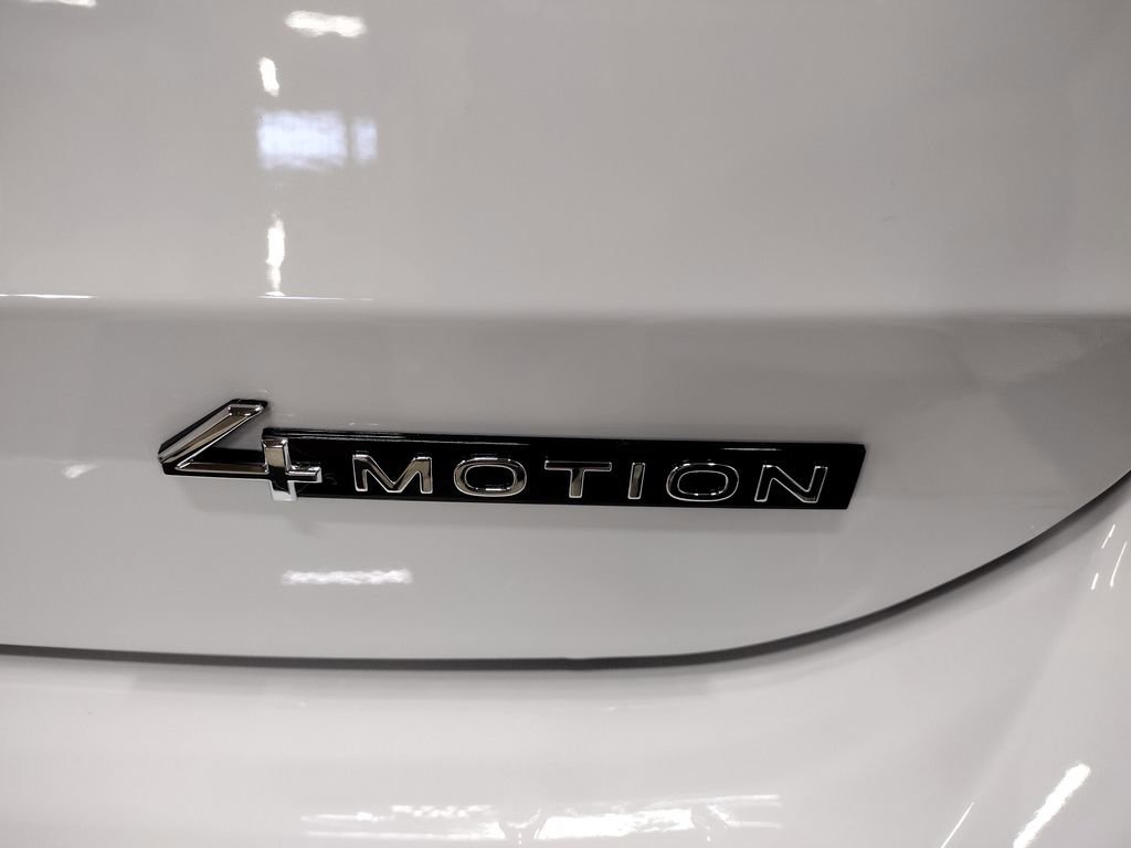 New 2025 Volkswagen Taos SE image 13