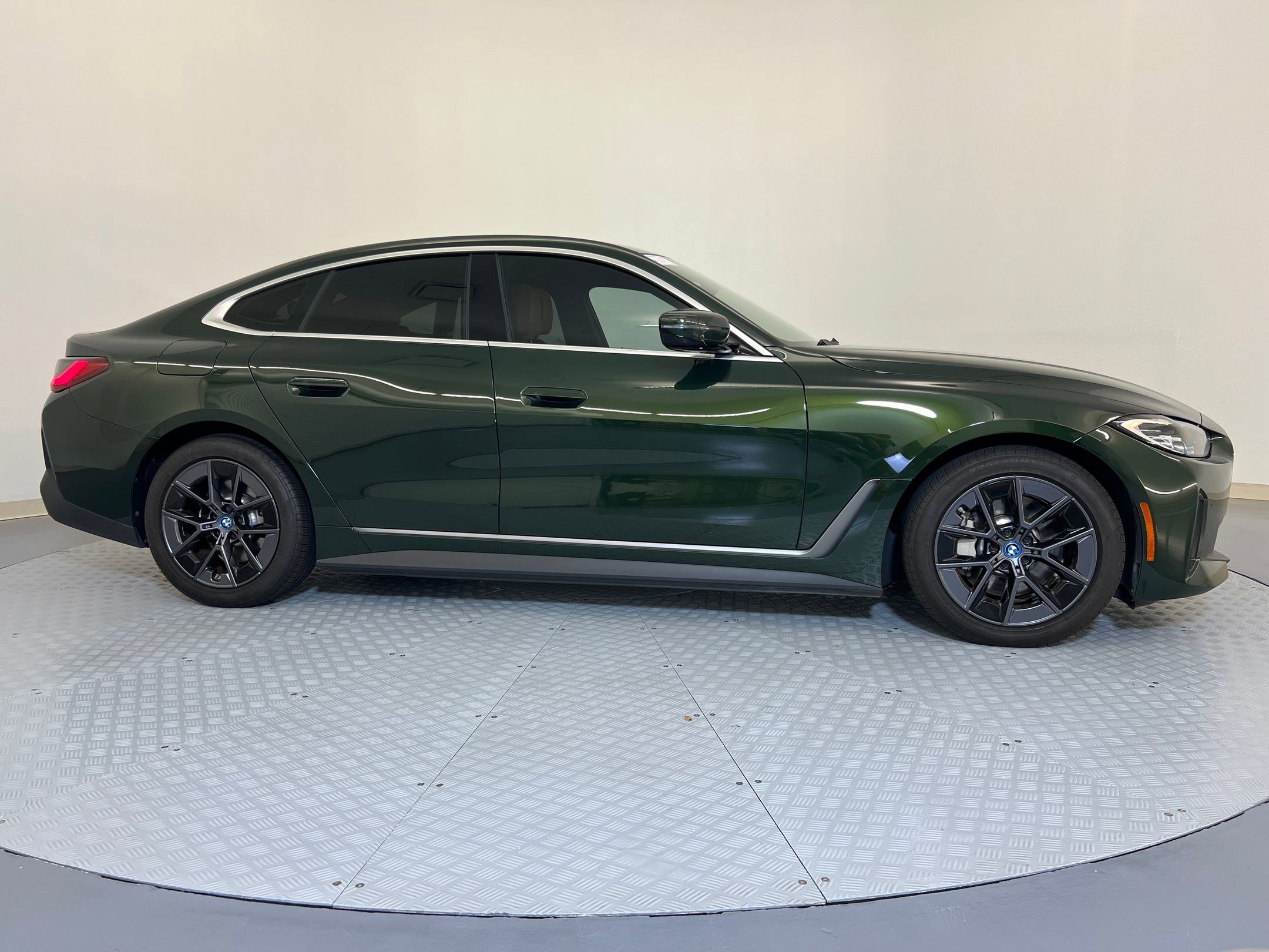 Used 2023 BMW i4 eDrive35 w/ Premium Package image 7