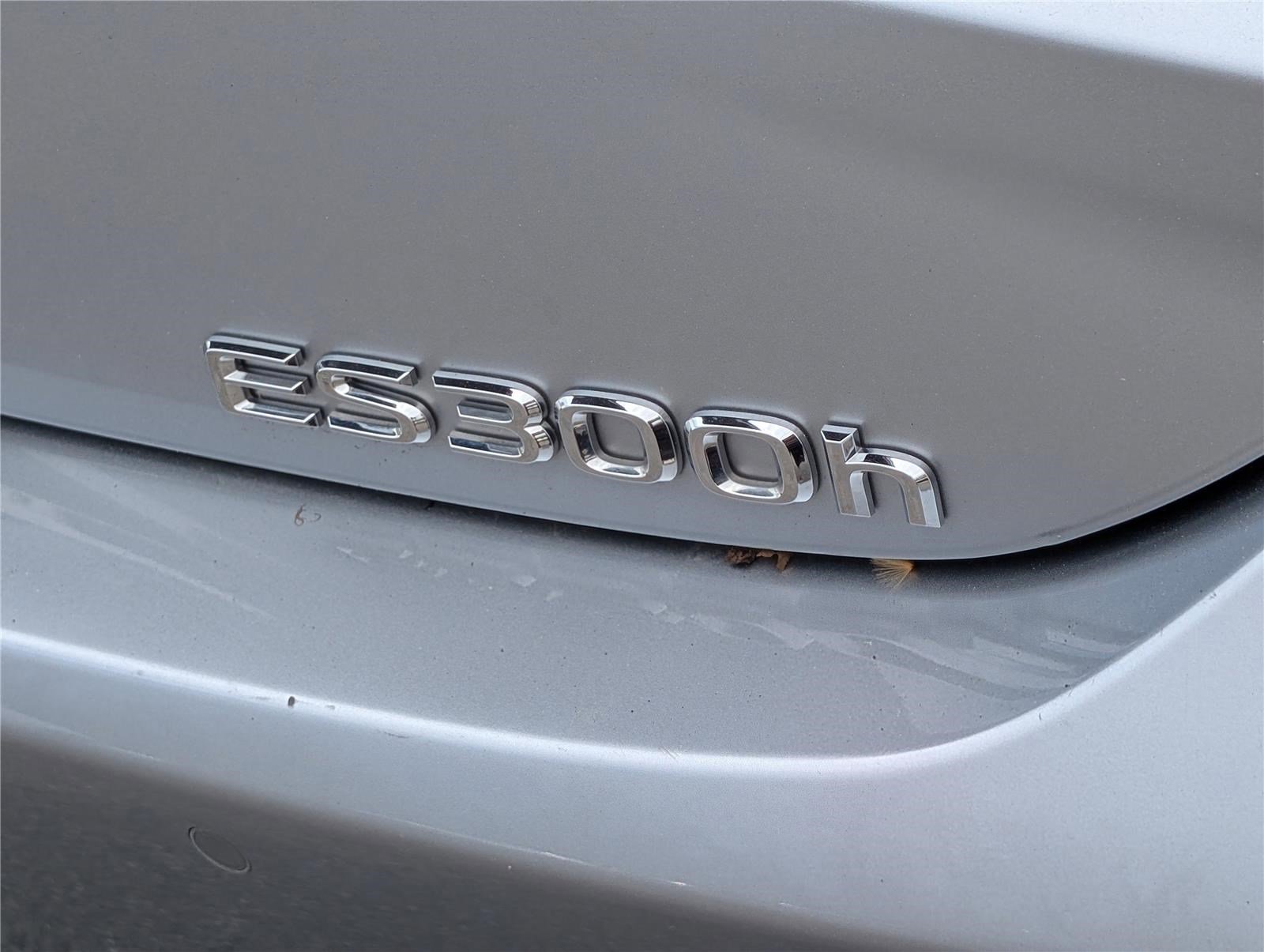 Used 2024 Lexus ES 300h F Sport image 8