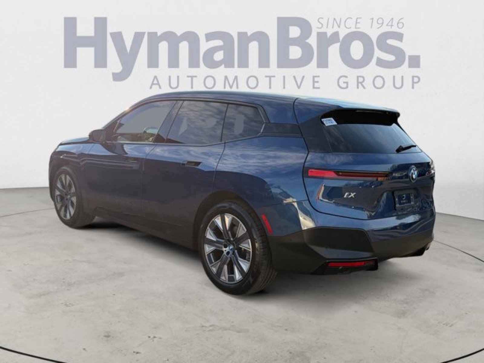 Used 2025 BMW iX xDrive50 w/ Convenience Package image 5