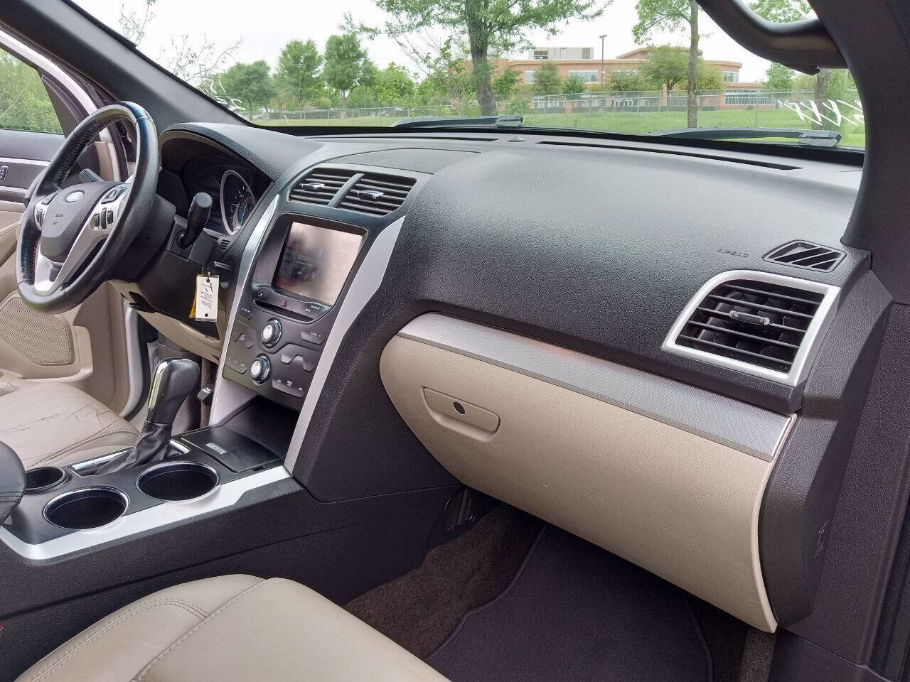 Used 2014 Ford Explorer XLT w/ Equipment Group 202A FWD image 12