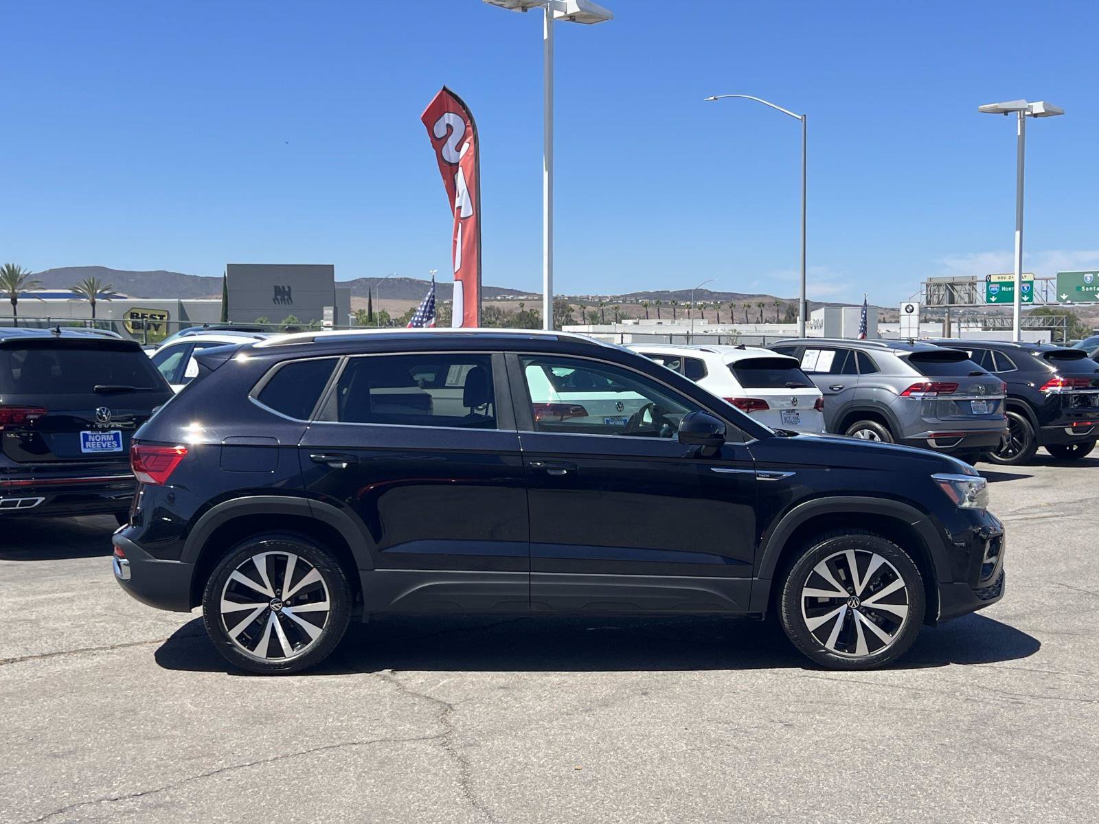 Certified 2023 Volkswagen Taos SE w/ Panoramic Sunroof Package FWD image 27