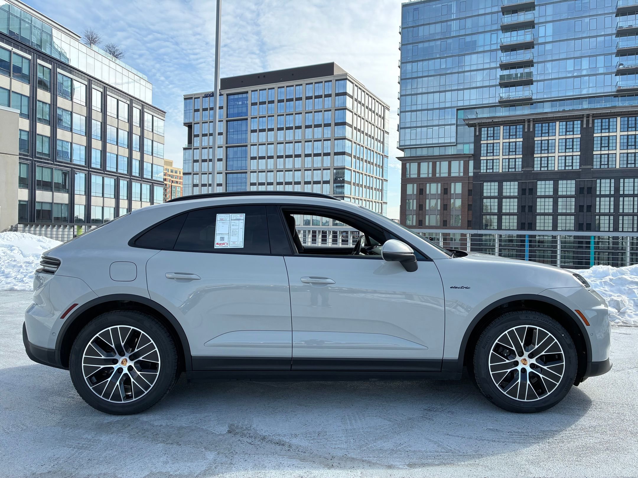 New 2026 Porsche Macan 4 Electric AWD/4WD image 8