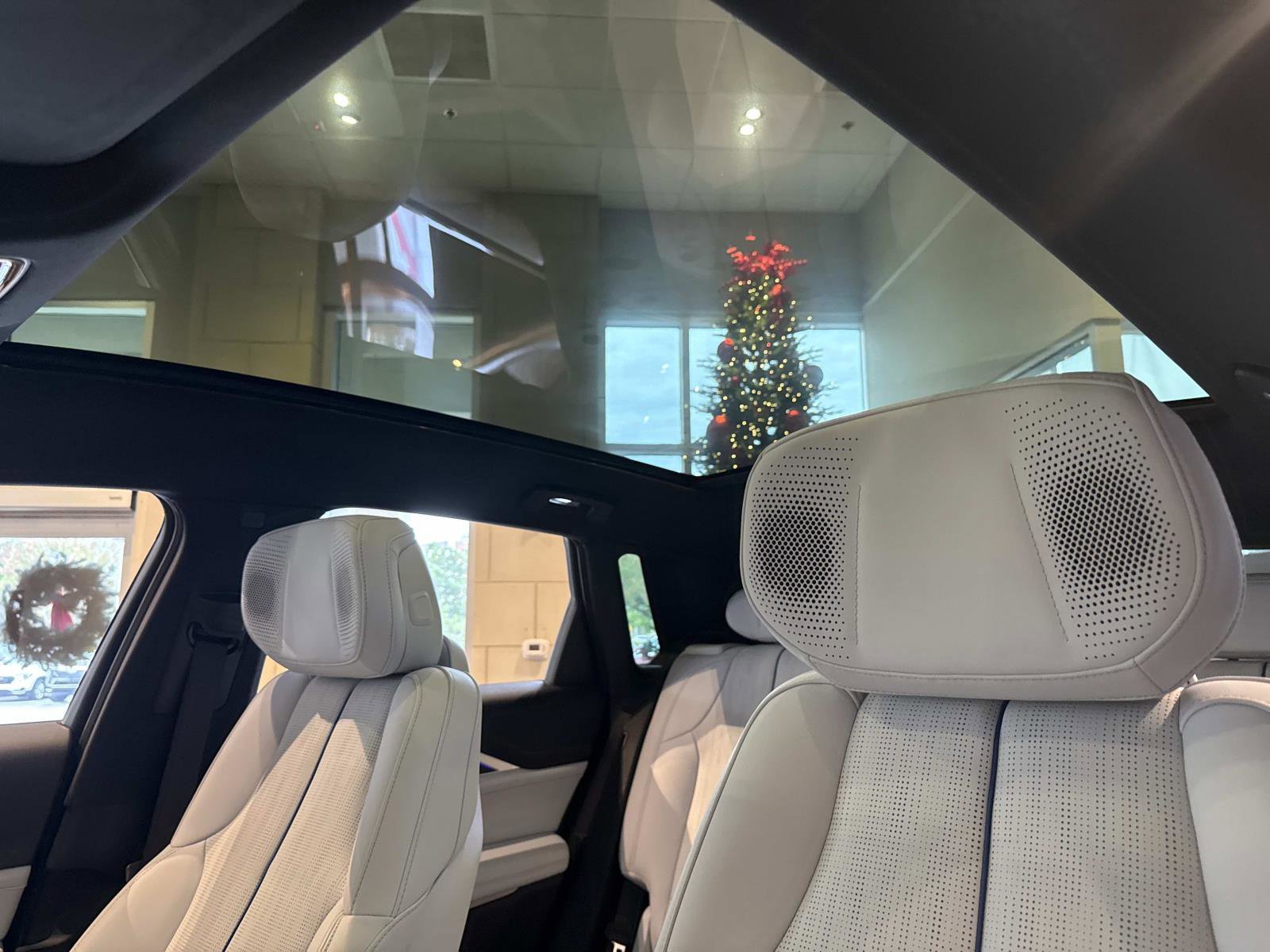 New 2025 Cadillac Lyriq Luxury image 24