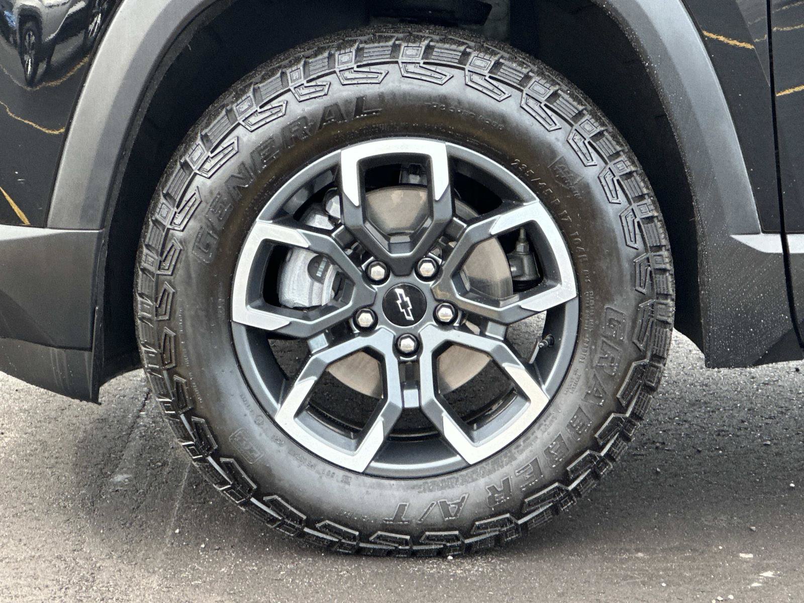 Certified 2025 Chevrolet Equinox ACTIV w/ Safety and Technology Package AWD/4WD image 8