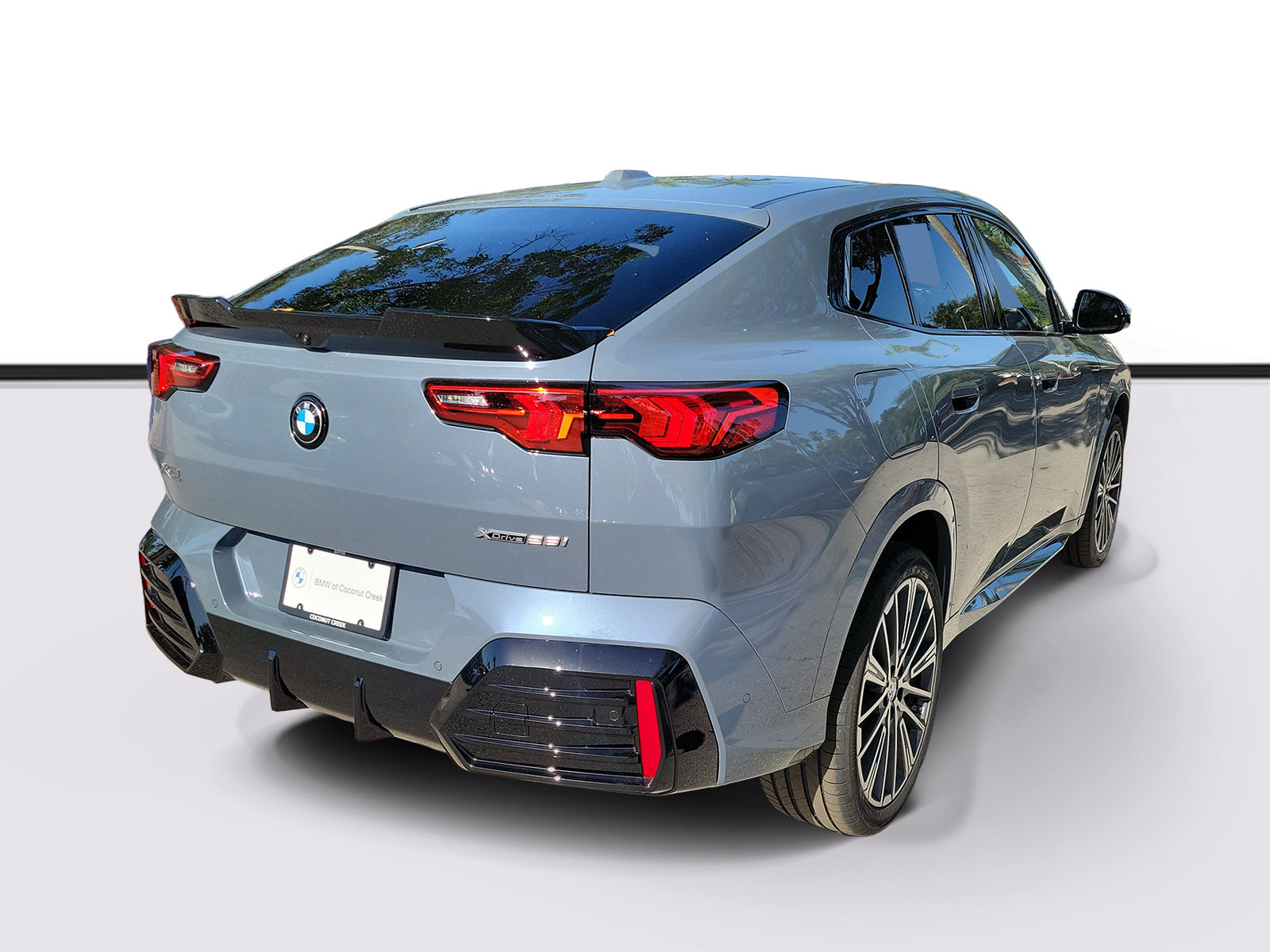 New 2026 BMW X2 xDrive28i w/ M Sport Package AWD/4WD image 4
