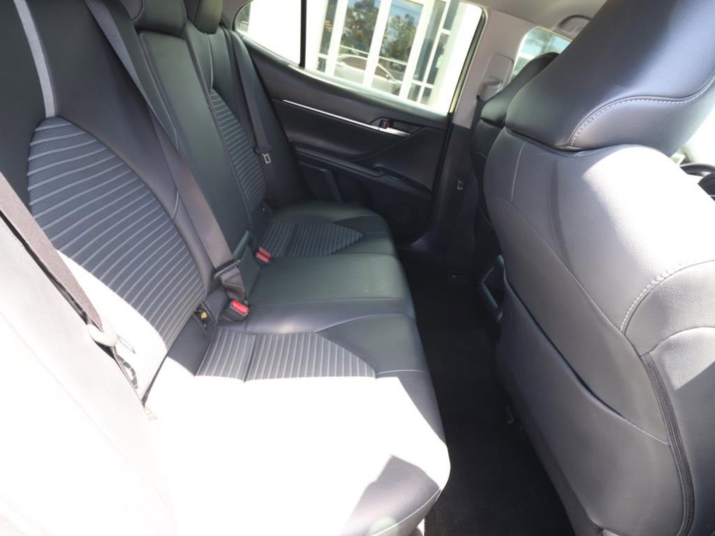 Used 2018 Toyota Camry SE FWD image 21