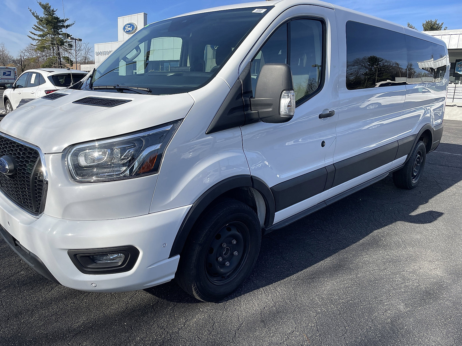 Used 2023 Ford Transit 350 XLT image 2