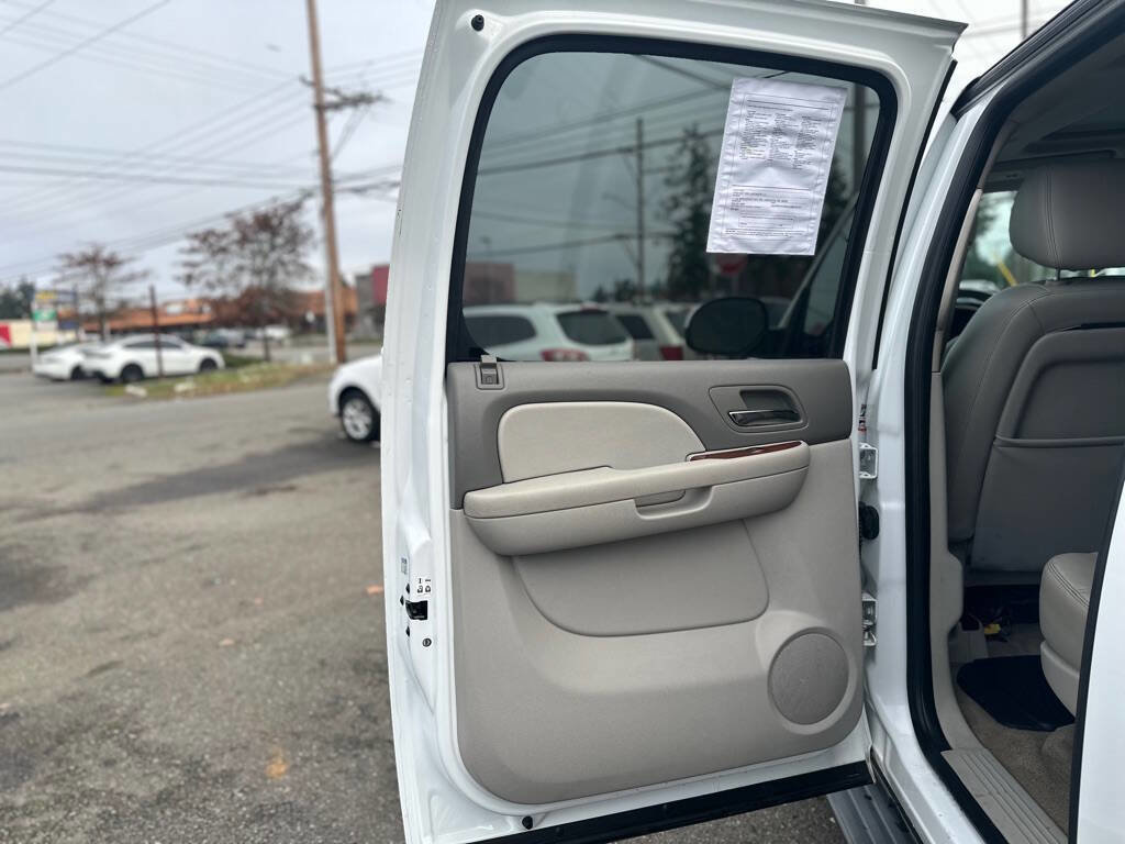 Used 2010 Chevrolet Suburban LT image 17
