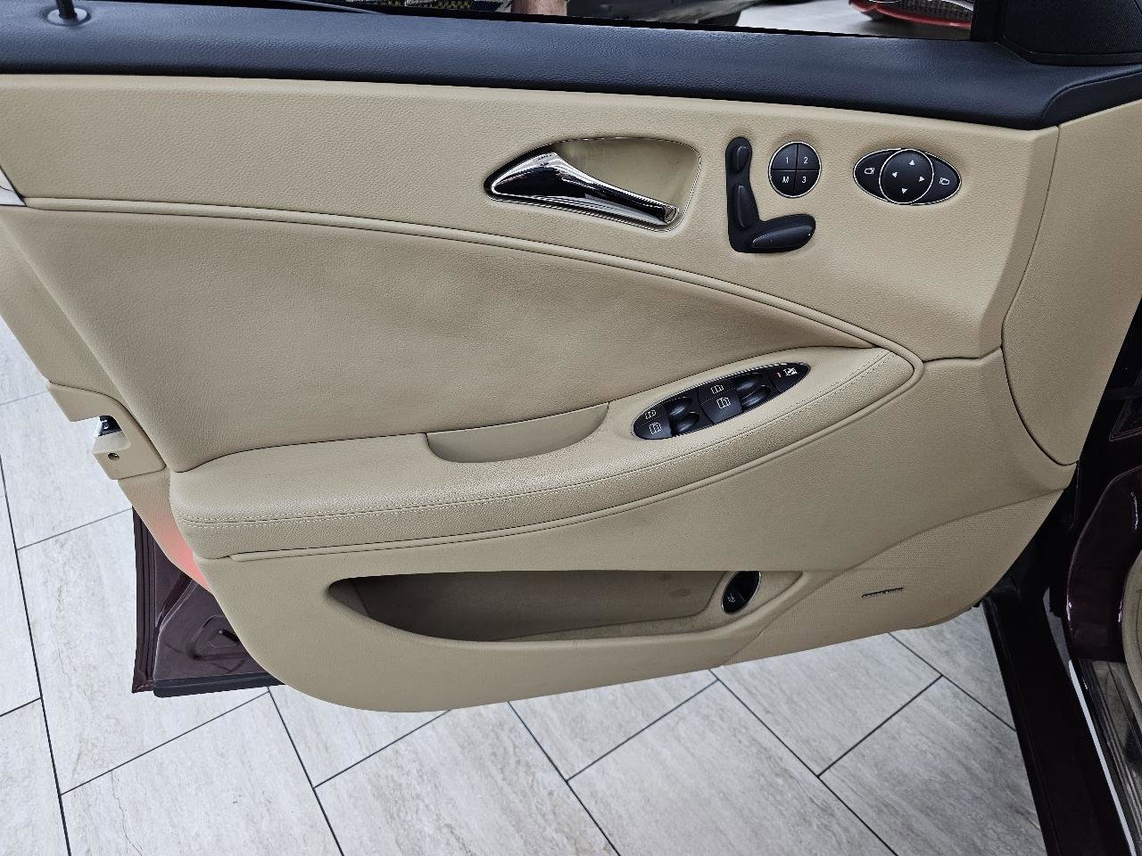 Used 2006 Mercedes-Benz CLS 500 w/ Premium Pkg image 36