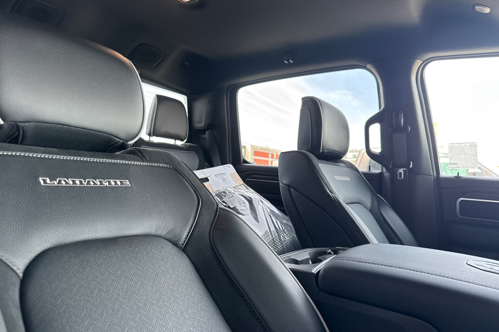 New 2026 RAM 1500 Laramie AWD/4WD image 15