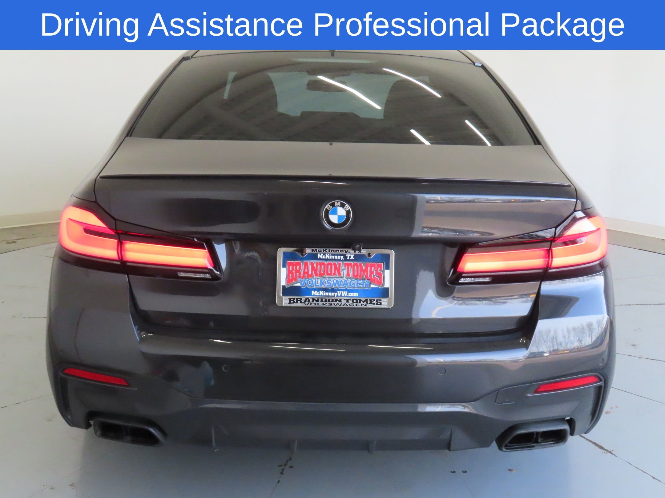Used 2023 BMW M550i xDrive w/ Dynamic Handling Package image 5