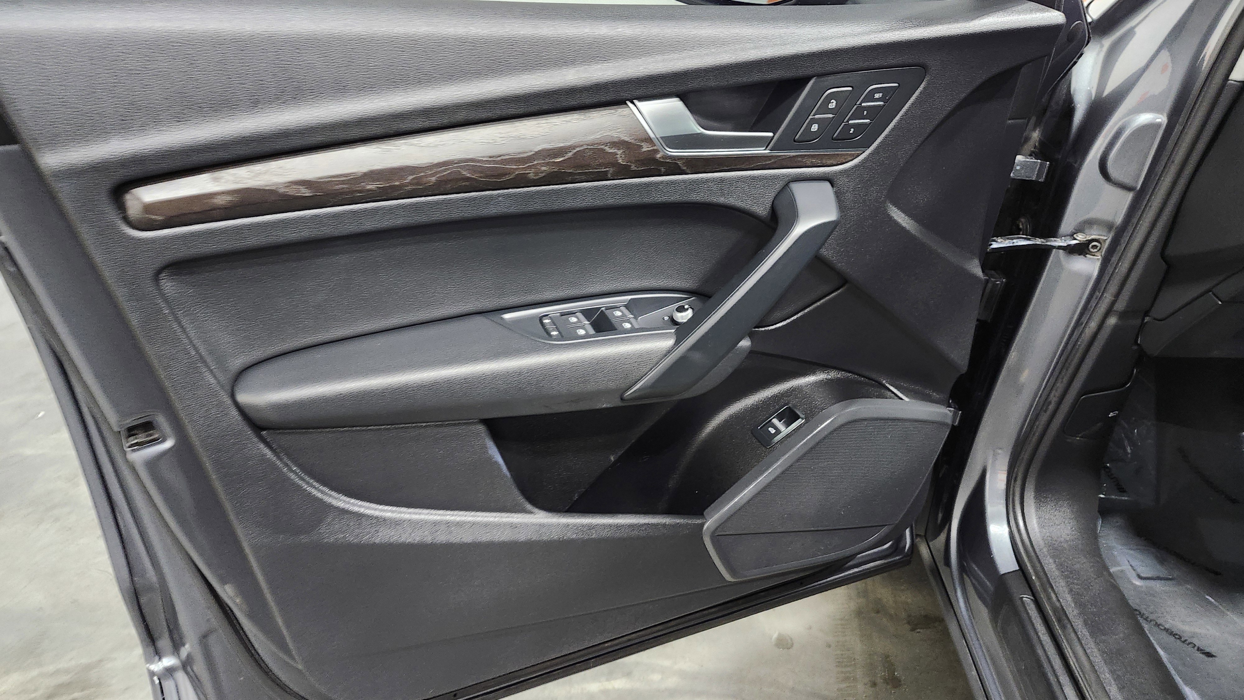 Used 2020 Audi Q5 Premium w/ Convenience Package image 27