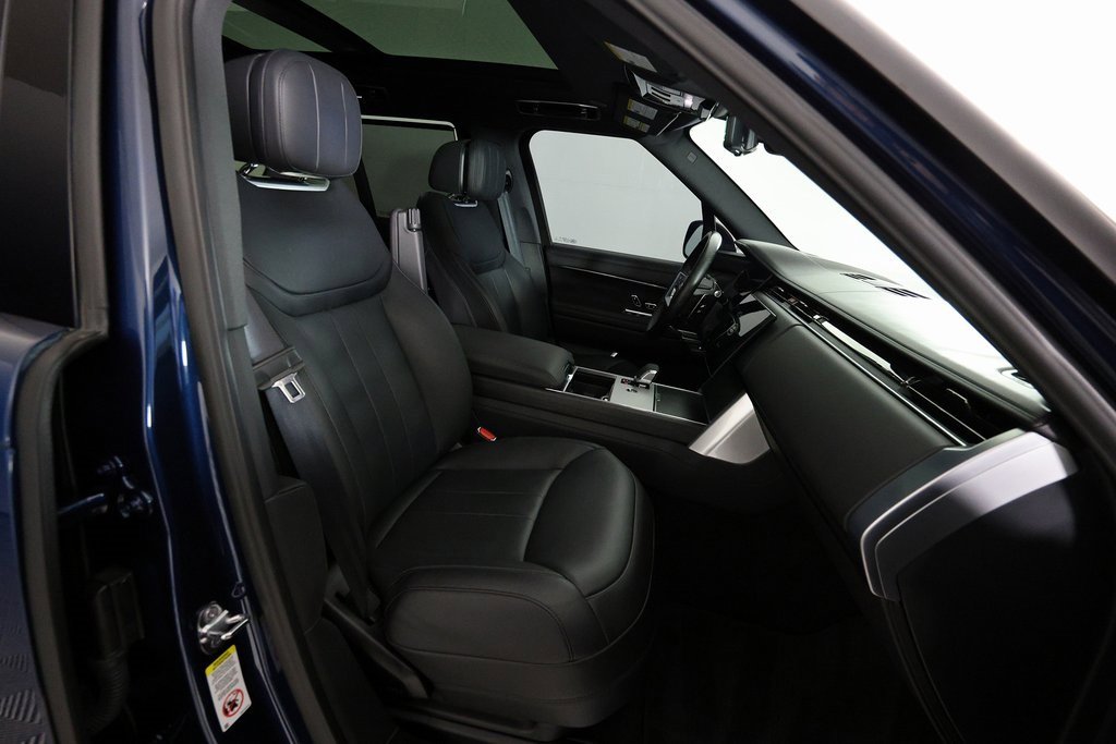 Used 2025 Land Rover Range Rover SE image 13