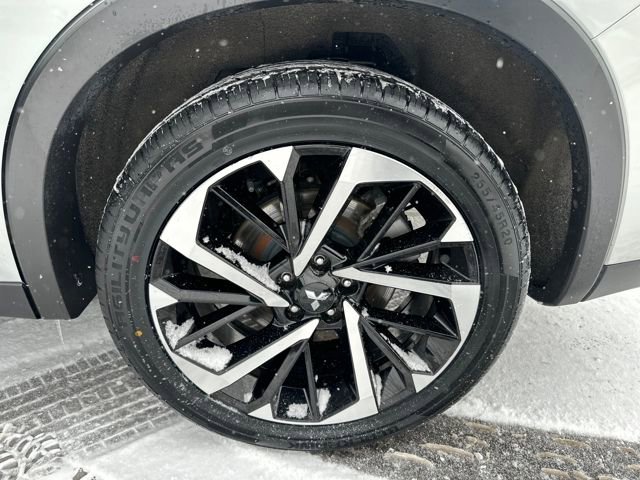 Used 2024 Mitsubishi Outlander AWD image 30