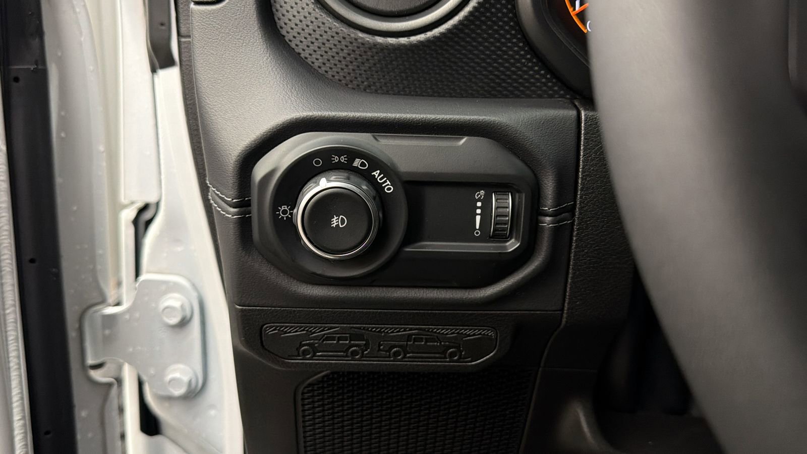 Used 2025 Jeep Wrangler Rubicon w/ Convenience Group image 26