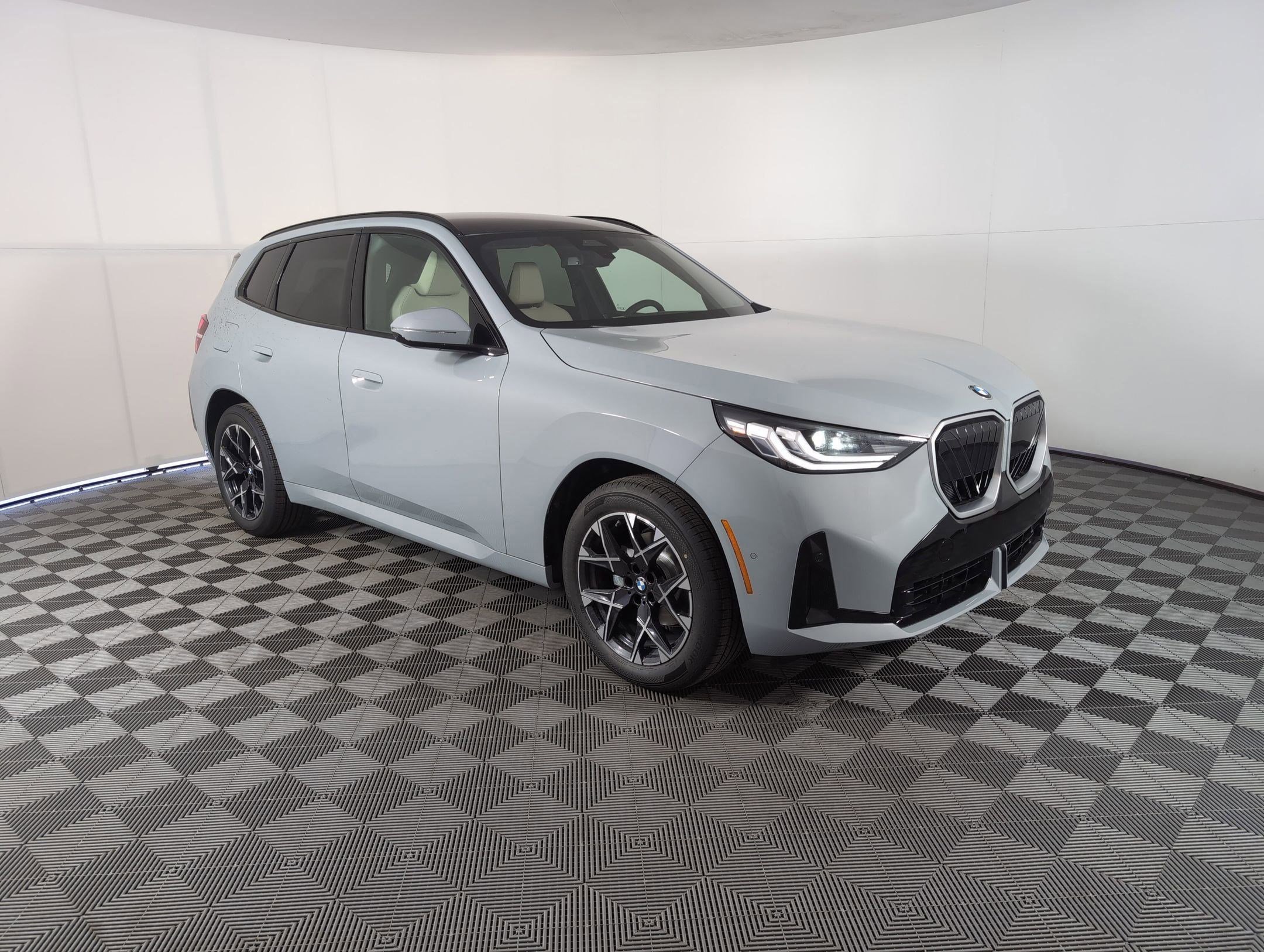 Used 2025 BMW X3 xDrive30i w/ M Sport Package image 5