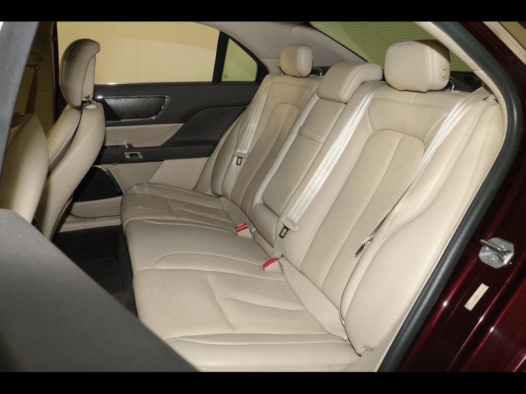 Used 2017 Lincoln Continental Select w/ Technology Package FWD image 19