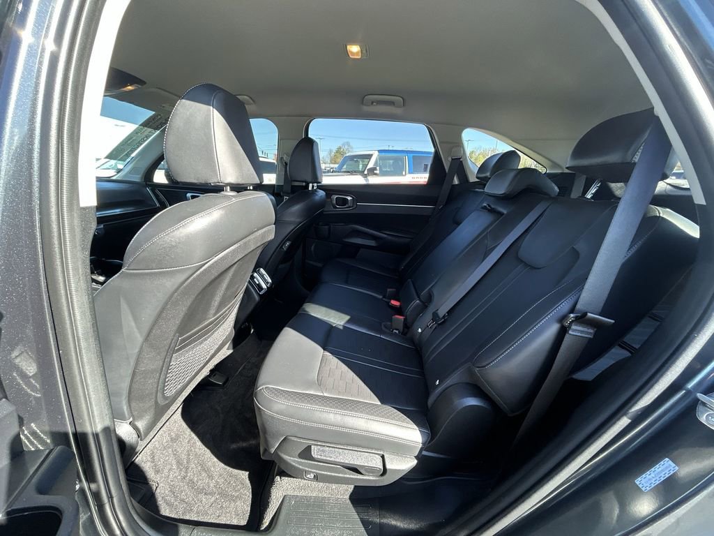 Used 2025 Kia Sorento S FWD image 28