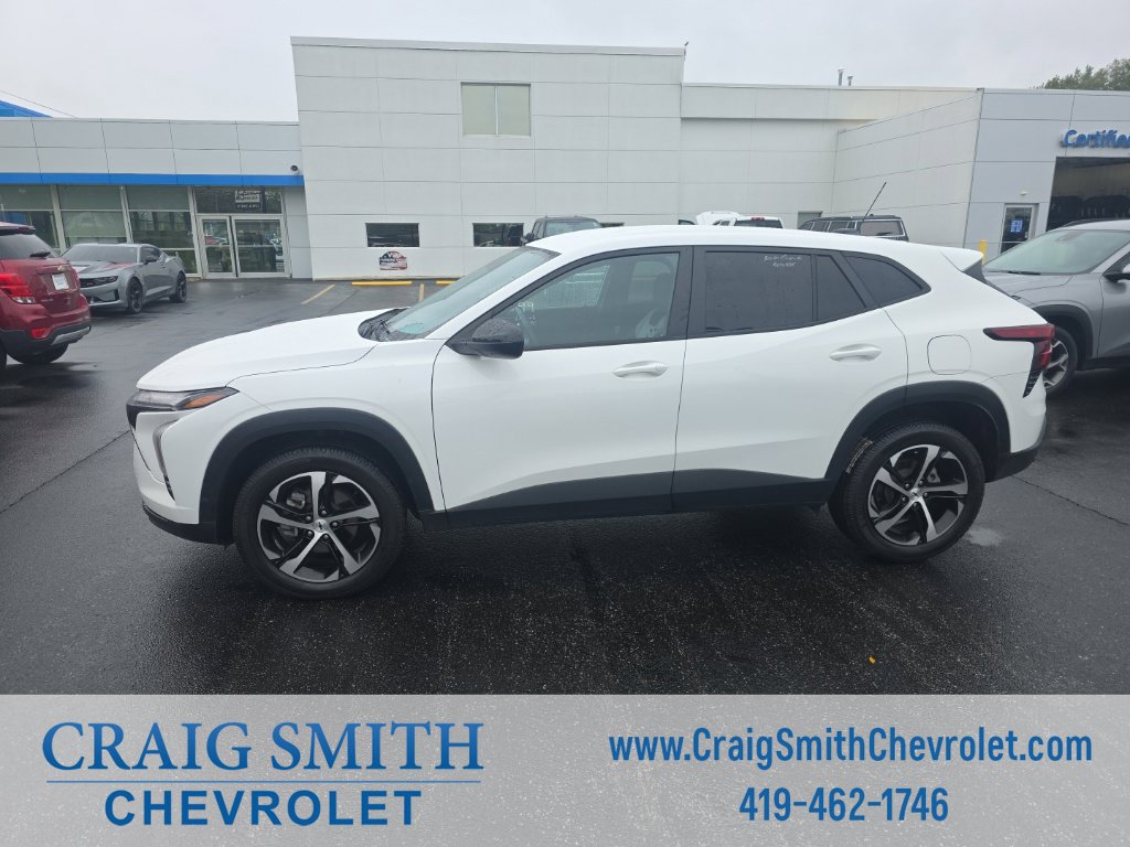 Used 2024 Chevrolet Trax RS w/ Driver Confidence Package FWD image 2